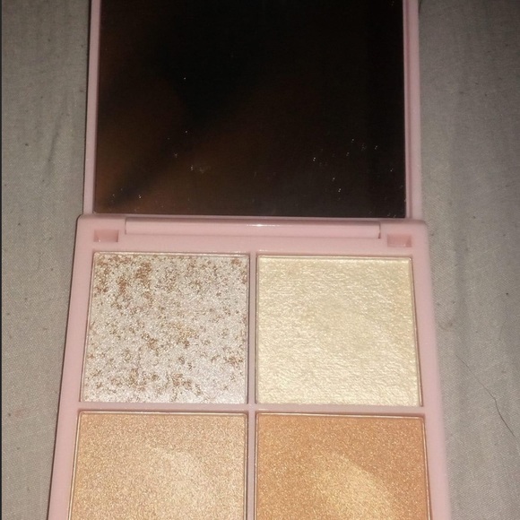 Kinder glow highlight pallet. - Picture 2 of 2